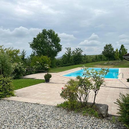 La Famulenta Garden Apartment Grazzano Badoglio Luaran gambar